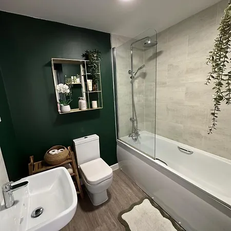 1 Bed Flat In Fishponds Appartement *